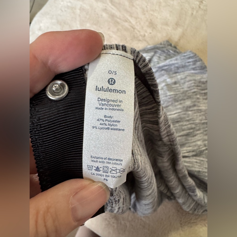 🍋Lululemon🍋 Viinyasa scarf. Grey/black space dye - Picture 8 of 8